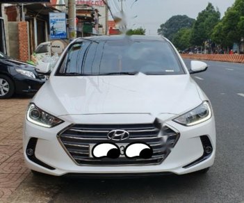 Hyundai Elantra 2018 - Bán ô tô Hyundai Elantra sản xuất 2018, màu trắng xe gia đình, 525tr