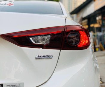 Mazda 3   2015 - Cần bán gấp Mazda 3 1.5 AT năm sản xuất 2015, màu trắng