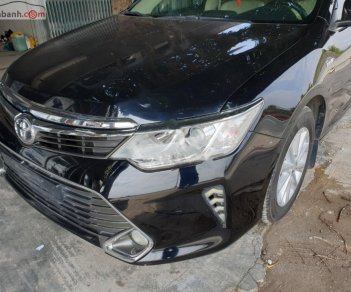 Toyota Camry 2015 - Cần bán gấp Toyota Camry đời 2015, màu đen, giá cạnh tranh