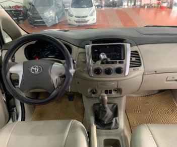 Toyota Innova 2014 - Bán Toyota Innova 2.0E năm sản xuất 2014, màu bạc, số sàn