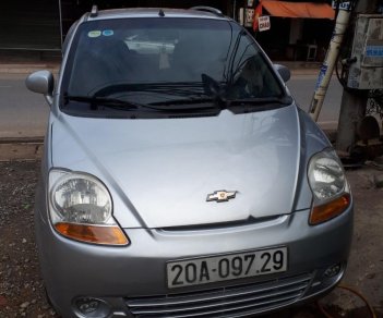 Chevrolet Spark 2011 - Cần bán lại xe Chevrolet Spark sản xuất 2011, màu bạc xe nguyên bản