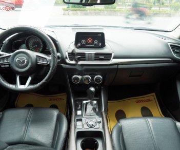 Mazda 3 1.5 AT 2018 - Cần bán lại xe Mazda 3 1.5 AT sản xuất 2018, màu bạc chính chủ, giá 633tr