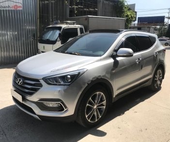 Hyundai Santa Fe 2017 - Bán xe Hyundai Santa Fe sản xuất 2017, màu bạc xe nguyên bản