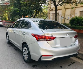 Hyundai Accent 2018 - Bán Hyundai Accent 1.4 MT Base đời 2018, màu bạc xe nguyên bản