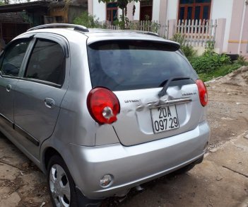 Chevrolet Spark 2011 - Cần bán lại xe Chevrolet Spark sản xuất 2011, màu bạc xe nguyên bản