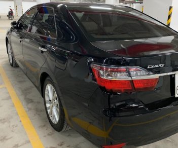 Toyota Camry 2018 - Cần bán lại xe Toyota Camry 2.0E năm 2018, màu đen xe nguyên bản