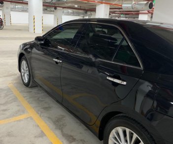 Toyota Camry 2018 - Cần bán lại xe Toyota Camry 2.0E năm 2018, màu đen xe nguyên bản