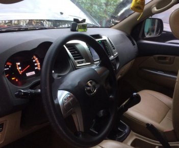 Toyota Hilux 3.0G 4x4 MT 2014 - Bán ô tô Toyota Hilux 3.0G 4x4 MT năm 2014, màu đen, nhập khẩu nguyên chiếc 