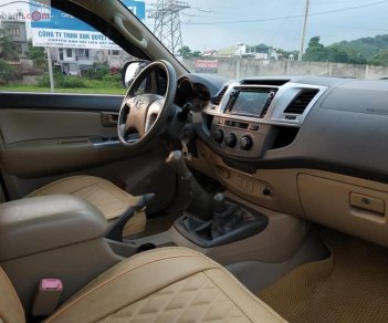 Toyota Hilux   2012 - Cần bán Toyota Hilux 3.0G 4x4 MT đời 2012, màu đen, nhập khẩu  