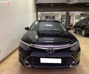 Toyota Camry 2.0E 2017 - Bán ô tô Toyota Camry 2.0E năm 2017, màu đen, số tự động