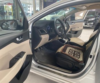 Hyundai Accent 2019 - Cần bán gấp Hyundai Accent đời 2019, màu bạc xe nguyên bản