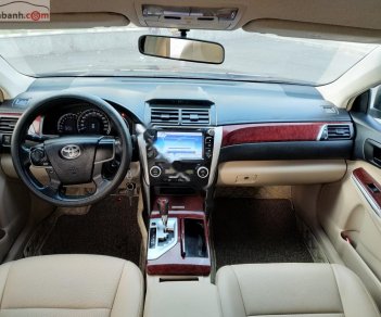 Toyota Camry 2013 - Cần bán Toyota Camry 2.0E đời 2013, màu đen, giá chỉ 680 triệu