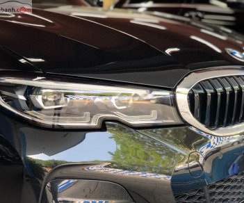 BMW 3 Series 2019 - Bán BMW 3 Series 330i năm 2019, màu đen, xe nhập chính chủ