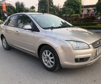 Ford Focus 2006 - Bán xe Ford Focus 2006, màu vàng xe còn mới