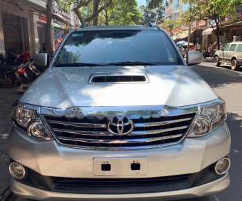 Toyota Fortuner 2015 - Cần bán xe Toyota Fortuner đời 2015, màu bạc xe gia đình