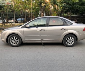 Ford Focus 2006 - Bán xe Ford Focus 2006, màu vàng xe còn mới