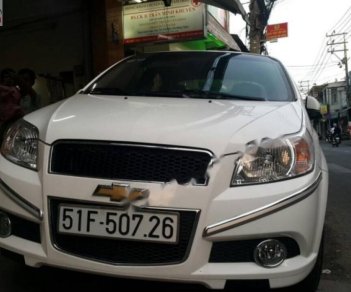 Chevrolet Aveo 2015 - Cần bán xe Chevrolet Aveo sản xuất 2015, màu trắng số tự động xe còn mới