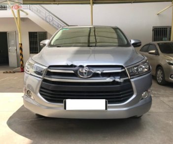 Toyota Innova 2016 - Cần bán gấp Toyota Innova E năm 2016, màu bạc, 660tr