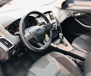 Ford Focus 2017 - Bán Ford Focus đời 2017, màu trắng xe còn mới nguyên