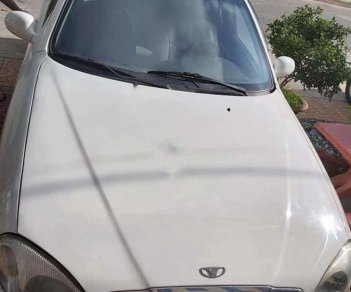 Daewoo Lanos 2001 - Cần bán lại xe Daewoo Lanos MT sản xuất 2001, màu trắng số sàn