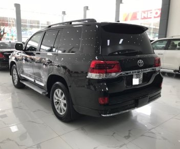 Toyota Land Cruiser 2018 - Bán Toyota Landcruiser 5.7V8 xuất Mỹ xe vừa bấm biển xong, biển đẹp xe chưa lăn bánh mới như 100% xe giờ sang tên 2%