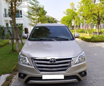 Toyota Innova 2.0E 2015 - Bán ô tô Toyota Innova 2.0E, 2016, màu vàng