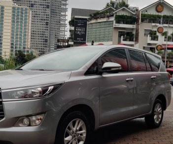 Toyota Innova 2.0E 2016 - Cần bán Toyota Innova 2.0E đời 2016, màu xám, 583tr