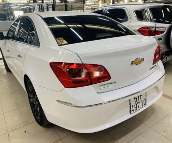 Chevrolet Cruze   LT 2017 - Cần bán lại xe Chevrolet Cruze LT năm sản xuất 2017, màu trắng số sàn