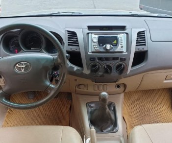 Toyota Hilux 2010 - Bán ô tô Toyota Hilux đời 2010, màu bạc, nhập khẩu, giá chỉ 335 triệu