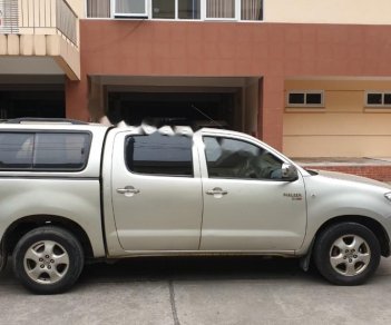 Toyota Hilux 2010 - Bán ô tô Toyota Hilux đời 2010, màu bạc, nhập khẩu, giá chỉ 335 triệu