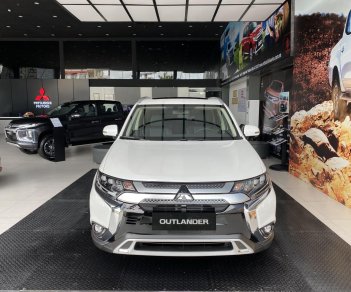 Mitsubishi Outlander 2.4 CVT Premium 2020 - Bán Mitsubishi Outlander 2.4 CVT Premium năm sản xuất 2020, màu trắng