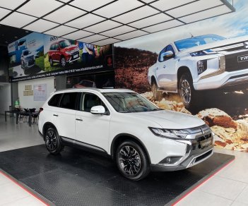 Mitsubishi Outlander 2.4 CVT Premium 2020 - Bán Mitsubishi Outlander 2.4 CVT Premium năm sản xuất 2020, màu trắng