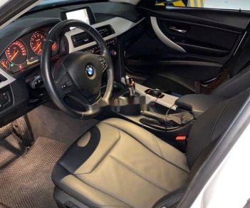 BMW 3 Series   2014 - Cần bán lại xe BMW 320i sản xuất 2014, màu trắng, xe nhập, giá 750tr