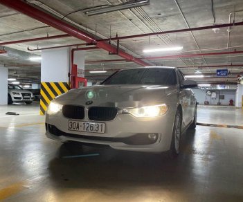 BMW 3 Series   2014 - Cần bán lại xe BMW 320i sản xuất 2014, màu trắng, xe nhập, giá 750tr