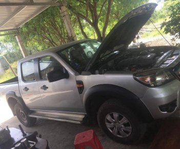 Ford Ranger 2011 - Cần bán Ford Ranger sản xuất 2011, màu bạc số sàn, giá chỉ 300 triệu