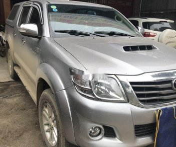 Toyota Hilux   2014 - Bán ô tô Toyota Hilux năm sản xuất 2014, màu bạc