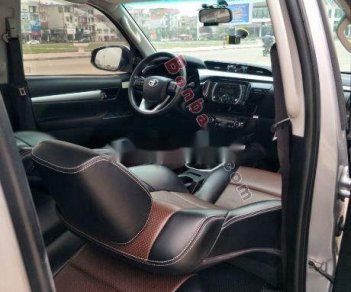 Toyota Hilux 2015 - Cần bán gấp Toyota Hilux năm sản xuất 2015, màu bạc, xe nhập như mới