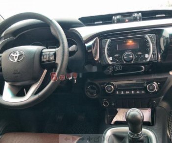 Toyota Hilux 2015 - Cần bán gấp Toyota Hilux năm sản xuất 2015, màu bạc, xe nhập như mới