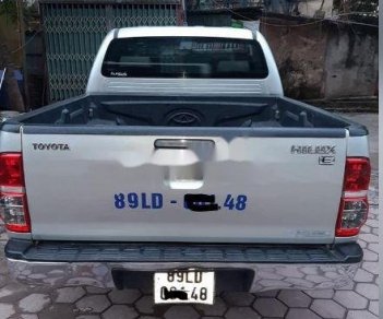 Toyota Hilux 2012 - Cần bán gấp Toyota Hilux MT đời 2012 số sàn