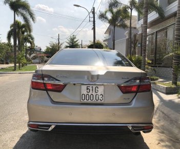 Toyota Camry   AT   2016 - Bán Toyota Camry AT sản xuất 2016 số tự động, 810tr