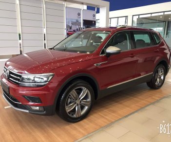 Volkswagen Tiguan 2019 - Cần bán xe Volkswagen Tiguan Allspace, màu đỏ, xe Đức nhập khẩu chính hãng, đang tặng trước bạ 173tr