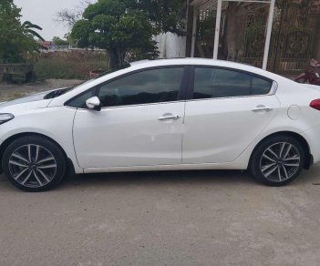 Kia K3    2016 - Cần bán gấp Kia K3 năm sản xuất 2016, màu trắng, nhập khẩu xe gia đình