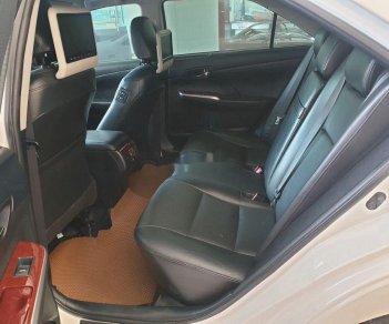 Toyota Camry  2.5Q  2014 - Bán Toyota Camry 2.5Q sản xuất năm 2014, màu trắng xe gia đình, giá 780tr