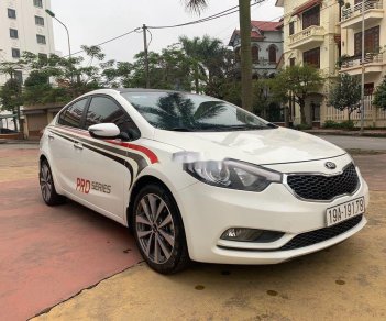 Kia K3 2014 - Cần bán xe Kia K3 1.6 MT đời 2014, màu trắng xe gia đình, giá tốt