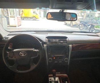 Toyota Camry  2.5Q  2014 - Bán Toyota Camry 2.5Q sản xuất năm 2014, màu trắng xe gia đình, giá 780tr