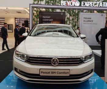 Volkswagen Passat 2018 - Bán xe Volkswagen Passat đời 2018, màu trắng, xe nhập