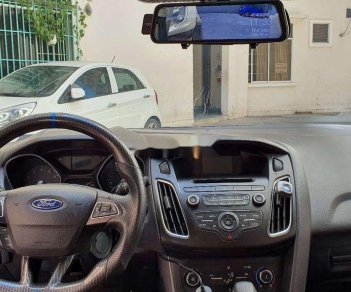 Ford Focus 2017 - Bán ô tô Ford Focus đời 2017, màu đỏ như mới