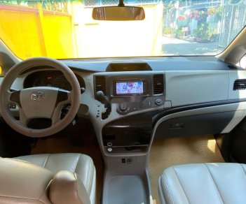 Toyota Sienna 2011 - Cần bán xe Toyota Sienna đời 2011, màu vàng ít sử dụng