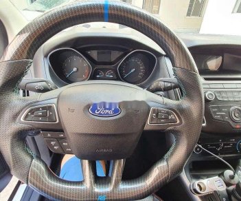 Ford Focus 2017 - Bán ô tô Ford Focus đời 2017, màu đỏ như mới