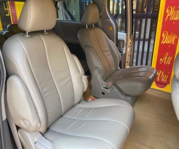 Toyota Sienna 2011 - Cần bán xe Toyota Sienna đời 2011, màu vàng ít sử dụng